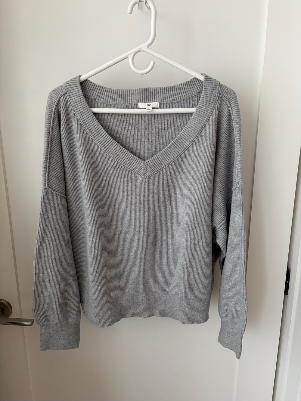 Ribbed wide v-neck pullover